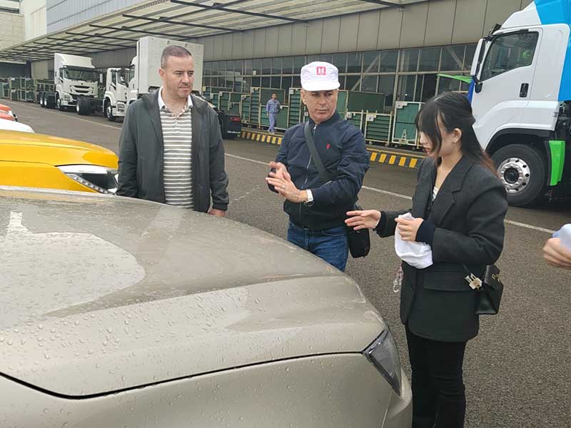 Azerbaijani customers visited Qingling factory to deepen cooperation