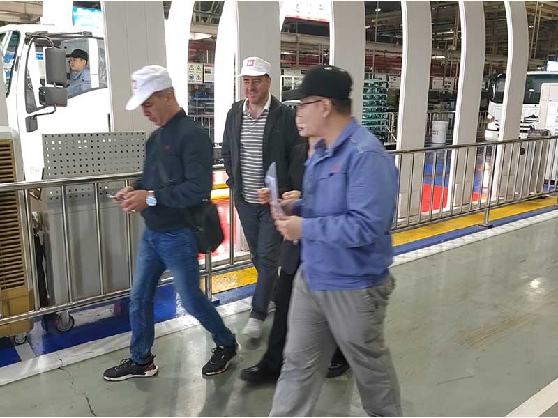 Azerbaijani customers visited Qingling factory to deepen cooperation