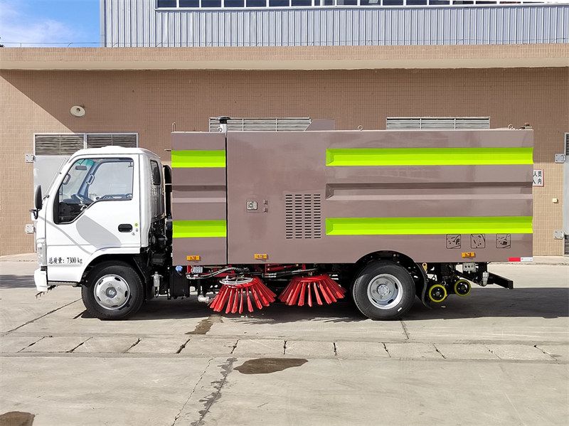 ISUZU NKR street vacuum sweeper