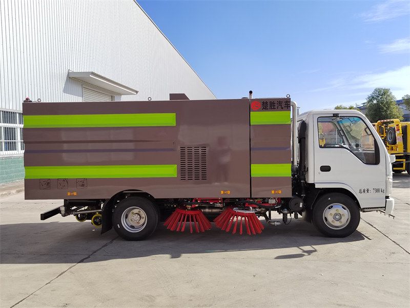 ISUZU NKR street vacuum sweeper