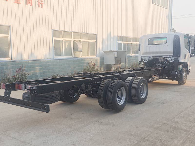 QINGLING ISUZU NPR 700P Cabin Chassis Truck with Sleeper with double axle and rear axle lift system