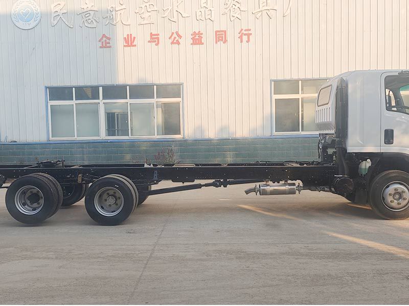 QINGLING ISUZU NPR 700P Cabin Chassis Truck with Sleeper with double axle and rear axle lift system