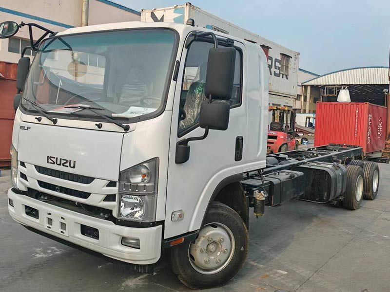 QINGLING ISUZU NPR 700P Cabin Chassis Truck with Sleeper with double axle and rear axle lift system