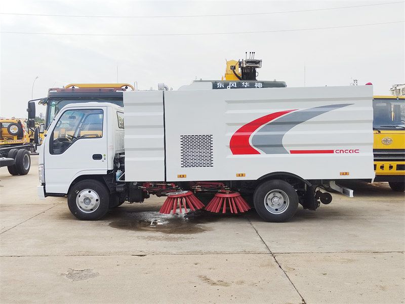 ISUZU small sweeper truck