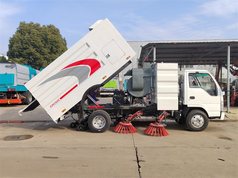 ISUZU small sweeper truck