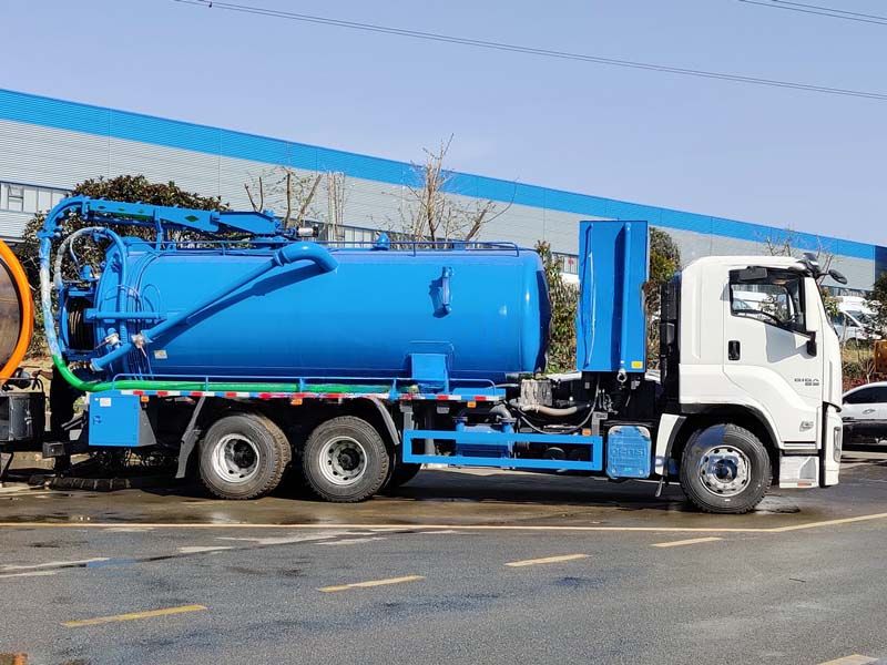 Isuzu GIGA Cesspit Emptier with Jet Cleaner