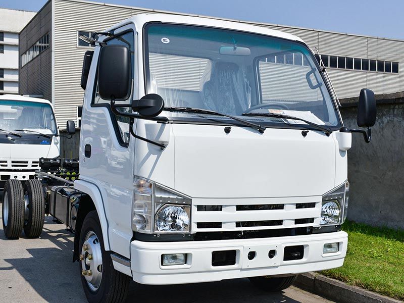 New light Isuzu cargo trucks with 4JB1 engine elf NKR truck chassis 4 ton diesel single cab