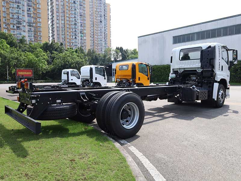 Best sale isuzu ftr truck cargo truck chassis 14 ton van  FTR trucks chassis 1.5 cabins for sale factory price