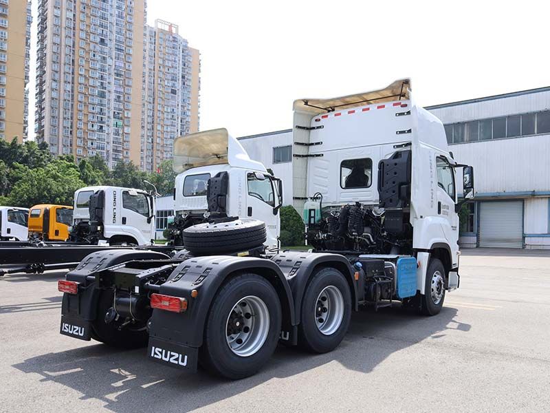 Hot sale Made in China ISUZU truck 6X4 GIGA 6 wheeler with 6WG