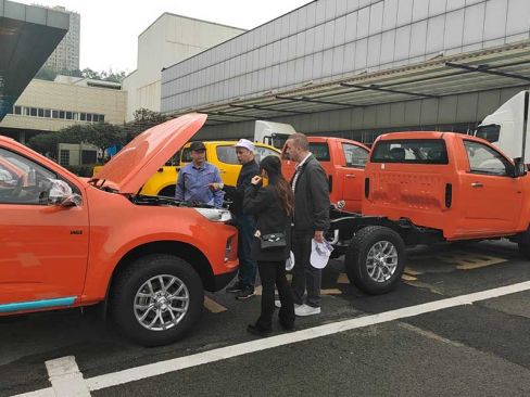 Azerbaijani customers visited Qingling factory to deepen cooperation